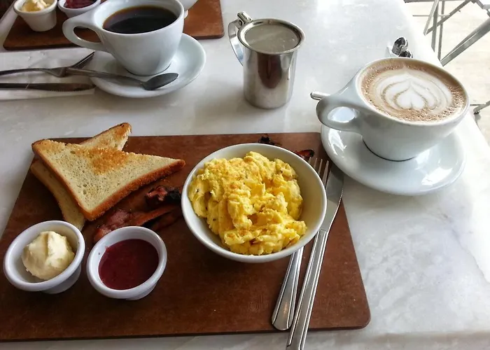 Private 2 - & Mountain Views & Free Parking & Wifi *